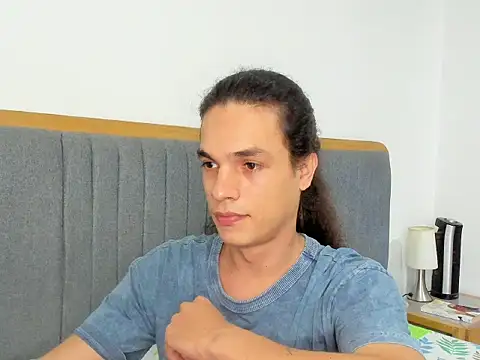 uglycoyote18 online show from October 26, 2025, 10:04 pm