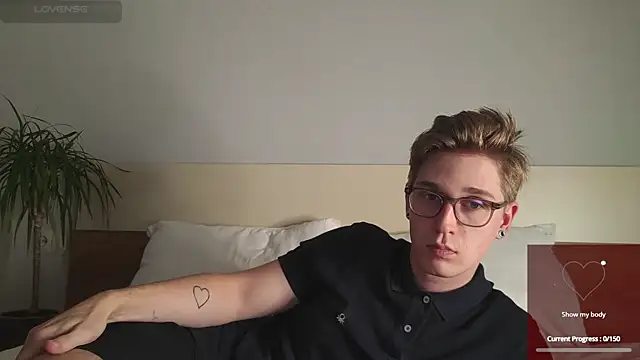 Snapshot of Shirizi chatting on November 9, 2025, 2:48 pm Shirizi online show from November 9, 2025, 2:48 pm