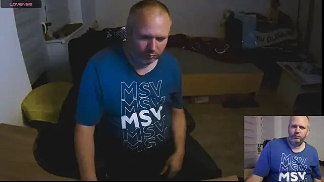 Snapshot of ShyBoy1982 chatting on October 10, 2025, 10:09 pm ShyBoy1982 online show from October 10, 2025, 10:09 pm