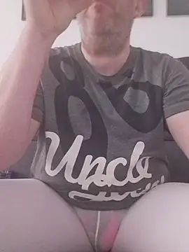 Snapshot of ShyBoy1982 chatting on November 6, 2025, 1:12 pm ShyBoy1982 online show from November 6, 2025, 1:12 pm