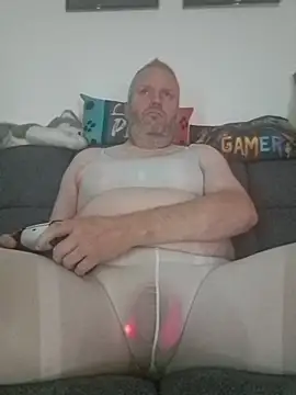 Snapshot of ShyBoy1982 chatting on November 9, 2025, 12:31 am ShyBoy1982 online show from November 9, 2025, 12:31 am