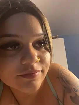 Snapshot of Lolacavalona chatting on December 15, 2024, 8:58 pm Lolacavalona online show from December 15, 2024, 8:58 pm