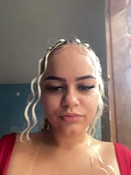 Snapshot of Lolacavalona chatting on December 30, 2024, 2:08 pm Lolacavalona online show from December 30, 2024, 2:08 pm