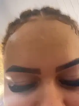 Snapshot of Lolacavalona chatting on January 15, 2025, 5:08 am Lolacavalona online show from January 15, 2025, 5:08 am