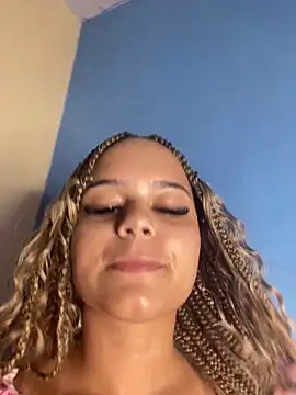 Snapshot of Lolacavalona chatting on January 23, 2025, 9:50 pm Lolacavalona online show from January 23, 2025, 9:50 pm