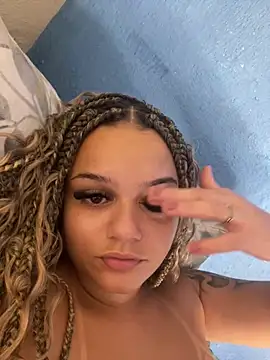 Snapshot of Lolacavalona chatting on February 3, 2025, 3:09 am Lolacavalona online show from February 3, 2025, 3:09 am