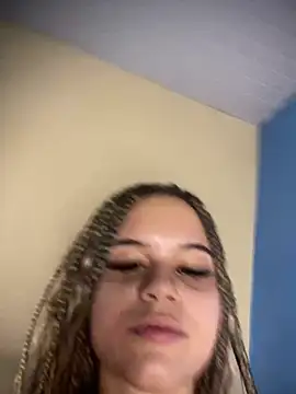 Snapshot of Lolacavalona chatting on March 8, 2025, 11:18 pm Lolacavalona online show from March 8, 2025, 11:18 pm