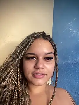 Snapshot of Lolacavalona chatting on March 17, 2025, 2:45 pm Lolacavalona online show from March 17, 2025, 2:45 pm