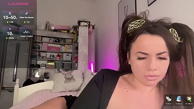 Snapshot of MyPhoenix chatting on November 15, 2025, 5:49 am MyPhoenix online show from November 15, 2025, 5:49 am