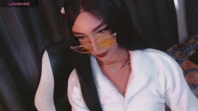 AdharaaMoon online show from November 4, 2025, 7:02 pm