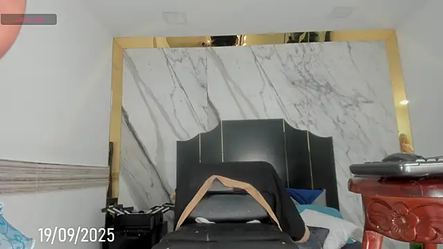 Victtoria Parker online show from September 19, 2025, 1:23 pm