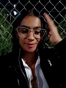 Snapshot of Leslly_ chatting on May 31, 2026, 1:03 am Leslly online show from May 31, 2026, 1:03 am