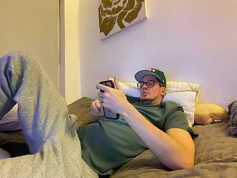 Snowbunnydilf online show from December 19, 2025, 4:58 pm