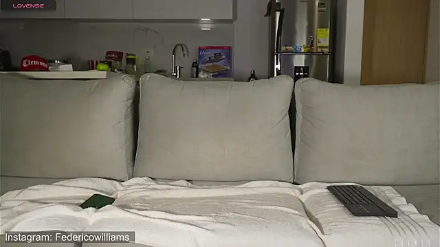 Snapshot of Derek_w chatting on October 1, 2025, 2:50 am Derek w online show from October 1, 2025, 2:50 am