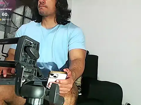 Snapshot of willian_m777 chatting on February 3, 2026, 4:10 am willian m777 online show from February 3, 2026, 4:10 am