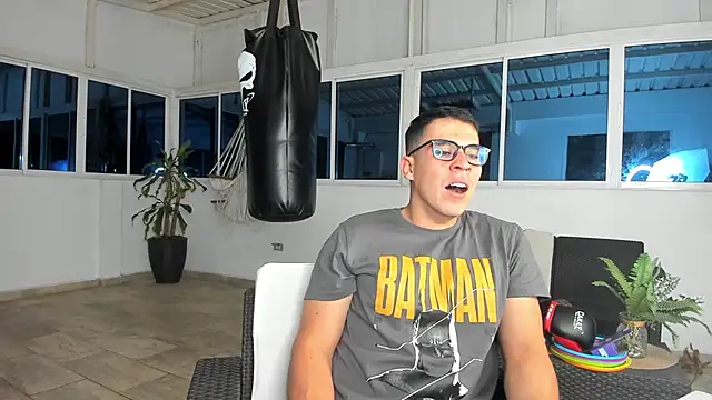 owengray2n online show from December 3, 2024, 2:14 am