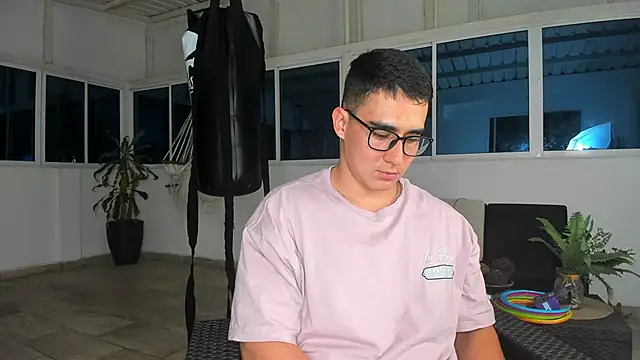 owengray2n online show from December 22, 2024, 1:34 am