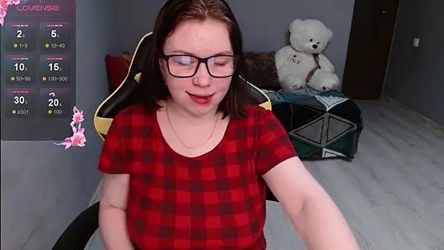 Snapshot of Emily_Amorre chatting on November 10, 2025, 7:24 pm Emily Amorre online show from November 10, 2025, 7:24 pm