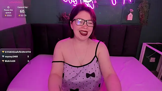 Snapshot of Emily_Amorre chatting on July 14, 2026, 2:05 am Emily Amorre online show from July 14, 2026, 2:05 am