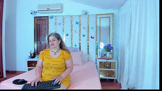 AnyelaGitanaMature online show from September 15, 2025, 2:33 am