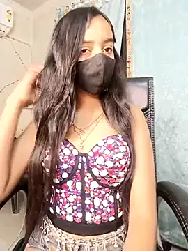 Snapshot of Parinaaz18 chatting on December 22, 2025, 1:13 am Parinaaz18 online show from December 22, 2025, 1:13 am
