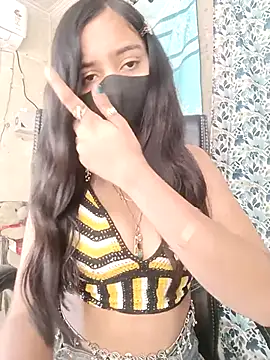 Snapshot of Parinaaz18 chatting on April 10, 2026, 1:33 am Parinaaz18 online show from April 10, 2026, 1:33 am