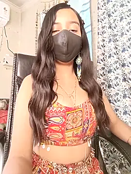 Snapshot of Parinaaz18 chatting on April 11, 2026, 7:45 am Parinaaz18 online show from April 11, 2026, 7:45 am