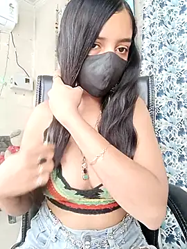 Snapshot of Parinaaz18 chatting on April 17, 2026, 1:52 am Parinaaz18 online show from April 17, 2026, 1:52 am