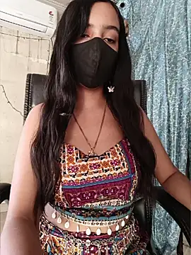 Snapshot of Parinaaz18 chatting on June 18, 2026, 1:28 am Parinaaz18 online show from June 18, 2026, 1:28 am