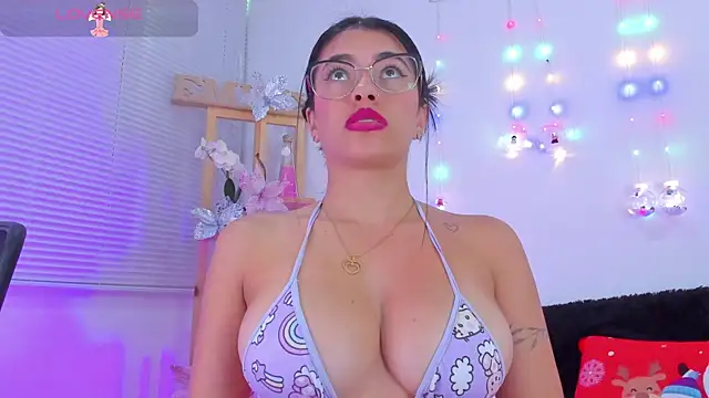 Snapshot of EmillySanders chatting on December 10, 2024, 3:01 pm EmillySanders online show from December 10, 2024, 3:01 pm