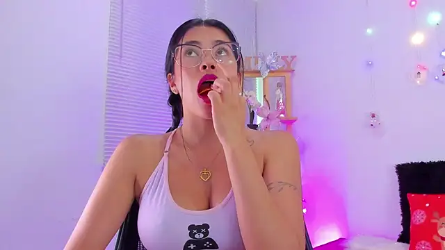 Snapshot of EmillySanders chatting on December 15, 2024, 6:26 pm EmillySanders online show from December 15, 2024, 6:26 pm