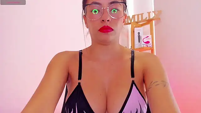 Snapshot of EmillySanders chatting on March 7, 2025, 3:39 pm EmillySanders online show from March 7, 2025, 3:39 pm