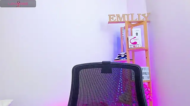 Snapshot of EmillySanders chatting on September 19, 2025, 10:49 am EmillySanders online show from September 19, 2025, 10:49 am