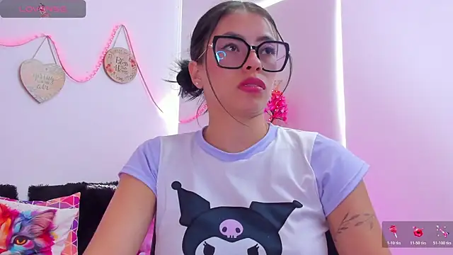 Snapshot of EmillySanders chatting on December 1, 2025, 2:22 pm EmillySanders online show from December 1, 2025, 2:22 pm