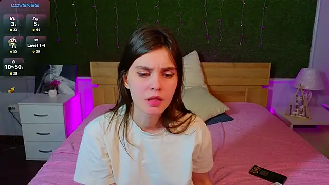 Snapshot of SusieMorris chatting on December 4, 2024, 8:12 am SusieMorris online show from December 4, 2024, 8:12 am