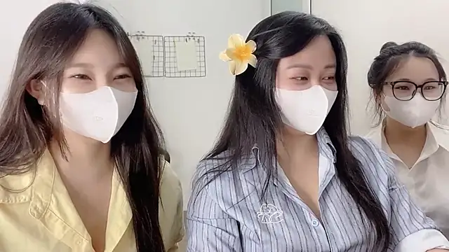 Snapshot of Bamboo_Swetie chatting on December 2, 2025, 2:01 pm Bamboo Swetie online show from December 2, 2025, 2:01 pm