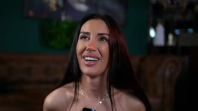 Snapshot of Evelyn_Evyyy chatting on February 22, 2025, 2:28 am Evelyn Evyyy online show from February 22, 2025, 2:28 am