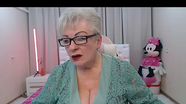 Snapshot of KayleSmoll chatting on April 18, 2026, 6:45 pm KayleSmoll online show from April 18, 2026, 6:45 pm