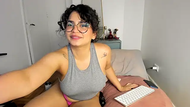 cinnamon rosa online show from February 7, 2025, 12:53 am