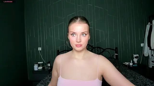 DeniRicchii online show from December 3, 2025, 5:48 am