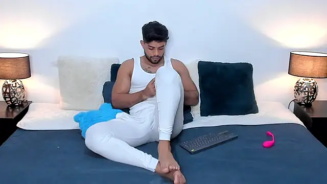 Snapshot of Luciano_and_Marlon chatting on December 27, 2024, 8:07 pm Luciano and Marlon online show from December 27, 2024, 8:07 pm