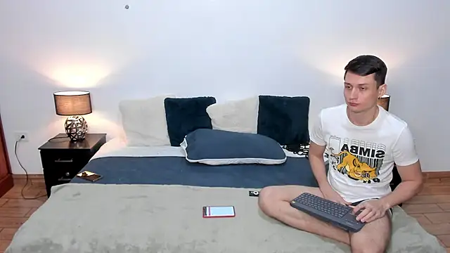 Snapshot of Luciano_and_Marlon chatting on January 8, 2025, 1:31 pm Luciano and Marlon online show from January 8, 2025, 1:31 pm