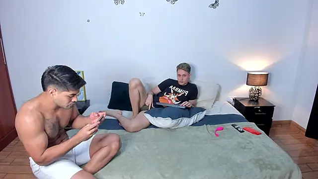 Snapshot of Luciano_and_Marlon chatting on February 26, 2025, 1:52 pm Luciano and Marlon online show from February 26, 2025, 1:52 pm