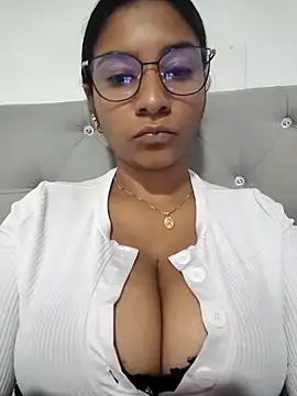 Snapshot of Sofythom1 chatting on March 15, 2026, 12:27 am Sofythom1 online show from March 15, 2026, 12:27 am
