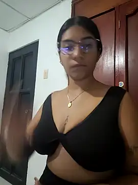 Snapshot of Sofythom1 chatting on April 10, 2026, 1:44 am Sofythom1 online show from April 10, 2026, 1:44 am