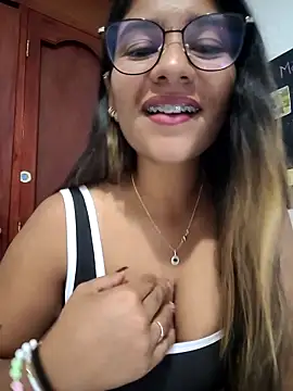 Snapshot of Sofythom1 chatting on May 6, 2026, 3:35 am Sofythom1 online show from May 6, 2026, 3:35 am
