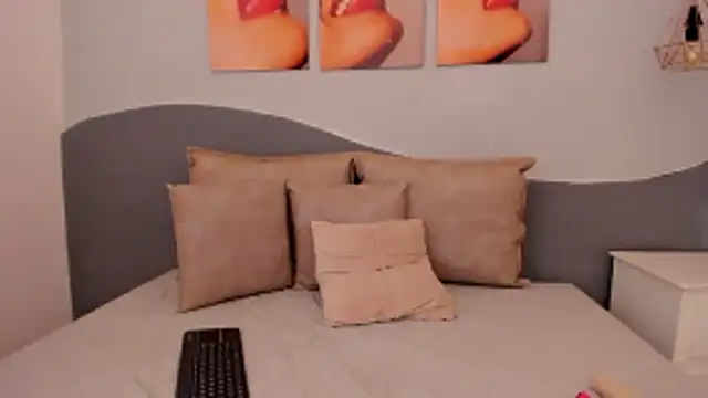 MarianaSanz online show from November 13, 2025, 4:06 pm