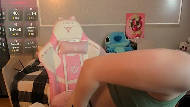 Snapshot of Chloe_your_Moyaz chatting on September 27, 2025, 4:39 am Chloe your Moyaz online show from September 27, 2025, 4:39 am