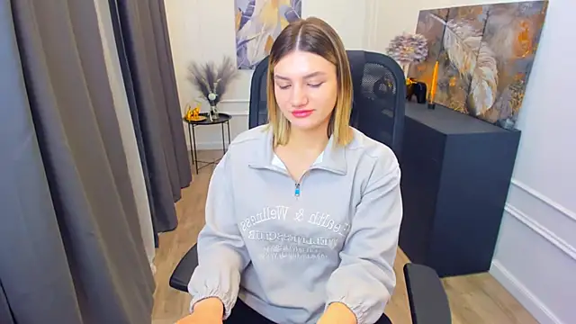 SelenaeMoore online show from April 12, 2026, 3:44 am