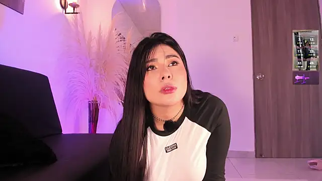 Danna adams01 online show from April 13, 2026, 6:35 pm